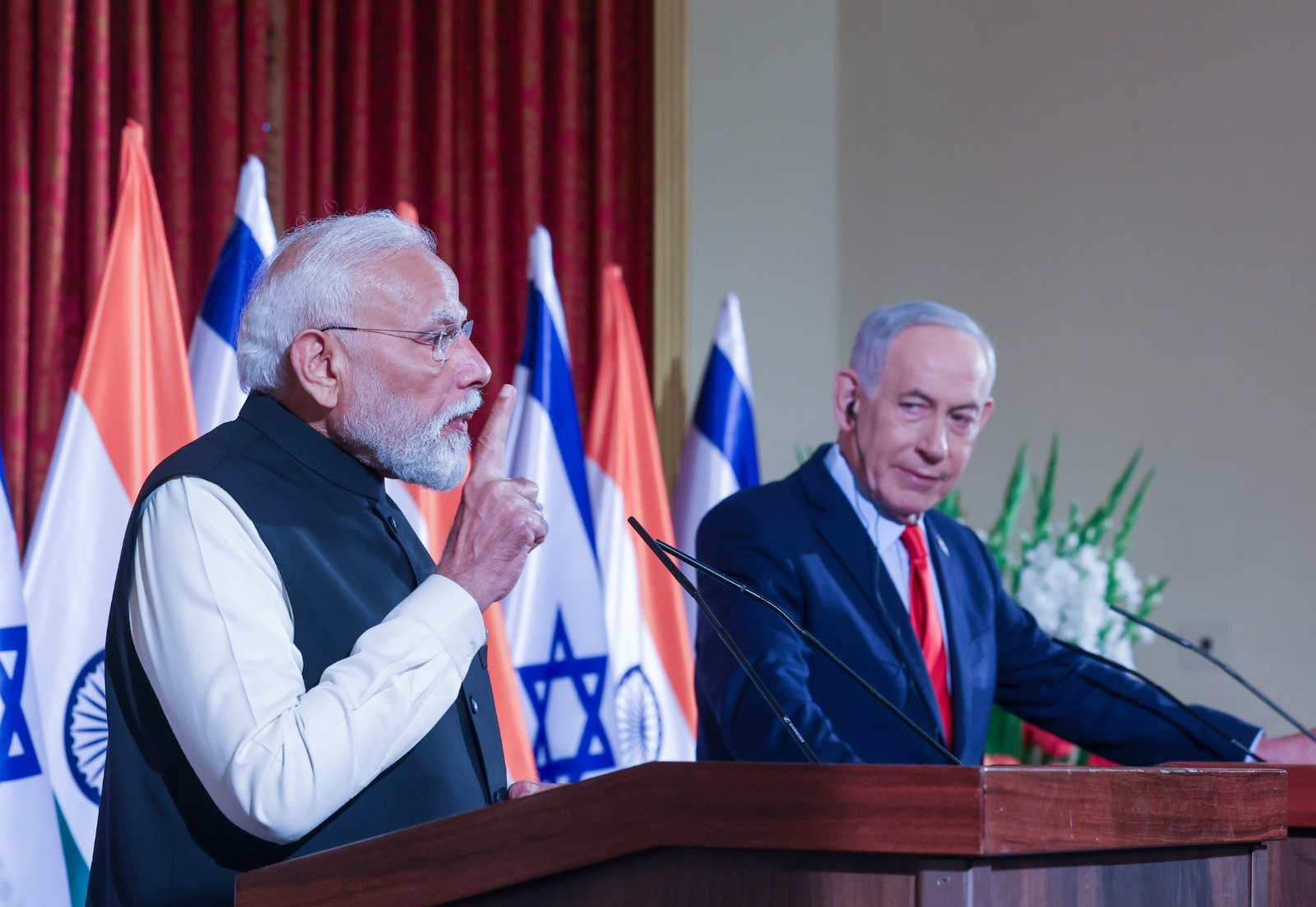 प्रधानमंत्री नरेंद्र मोदी और बेन्यामिन नेतन्याहू ने शांति, सुरक्षा और समृद्धि के लिए मजबूत विशेष रणनीतिक साझेदारी के साझा दृष्टिकोण की पुष्टि की