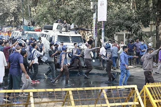 Bangladesh: Police crackdown on govt employees march for 9th pay scale
