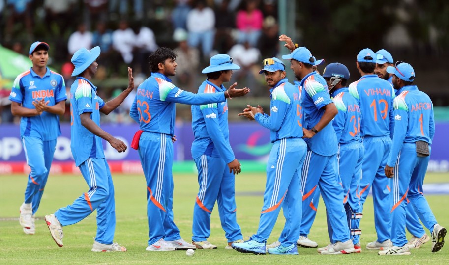 भारत ने इंग्‍लैंड को 100 रन से हराकर छठी बार अंडर-19 वनडे क्रिकेट विश्व कप जीता