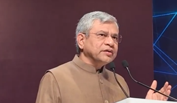 केंद्रीय मंत्री अश्विनी वैष्णव ने विनिर्माण में एआई के लिए भारत की प्राथमिकताएं प्रस्तुत कीं