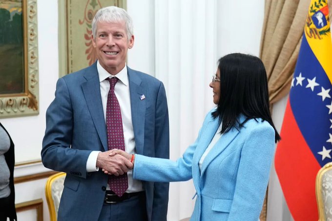 US Energy Secretary Chris Wright Arrives in Venezuela to Assess Oil Industry and Strengthen Ties