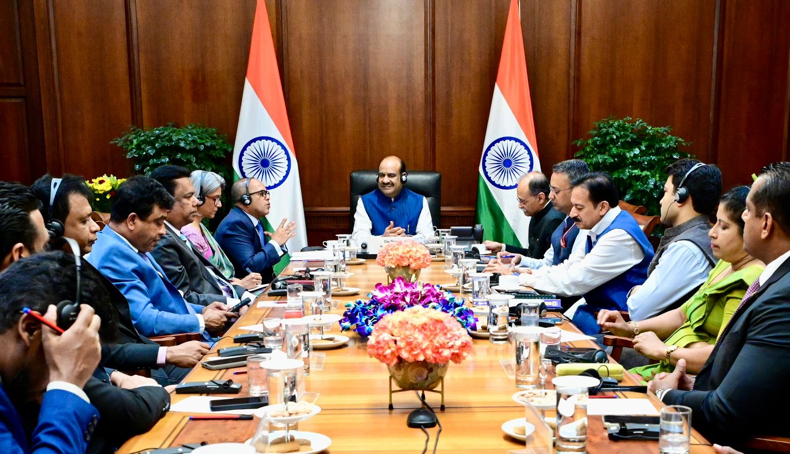 लोकसभा अध्यक्ष ओम बिरला ने संसद में श्रीलंका के संसदीय प्रतिनिधिमंडल से मुलाकात की