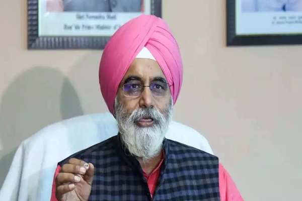 दिल्ली के महापौर राजा इक़बाल सिंह ने बागवानी अपशिष्ट के संग्रहण के लिए 48 टिपर ट्रकों को हरी झंडी दिखाई