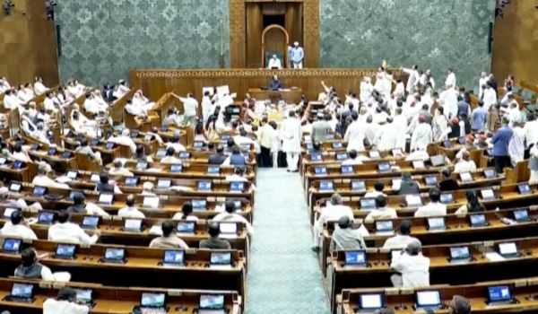 पश्चिम एशिया की स्थिति पर चर्चा की मांग को लेकर विपक्षी दलों के हंगामे के बाद लोकसभा की कार्यवाही स्थगित