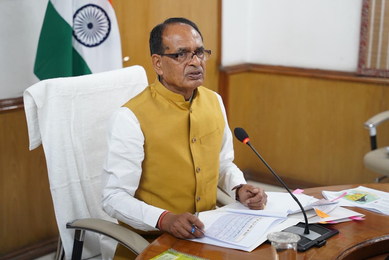 कृषि मंत्री शिवराज सिंह चौहान ने देश में कृषि स्थिति की समीक्षा की