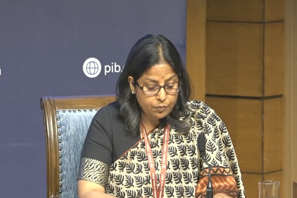 देश के कच्चे तेल के आयात का लगभग 70 प्रतिशत हिस्सा अब होर्मुज जलडमरूमध्य के बाहर से आ रहा है: पेट्रोलियम मंत्रालय
