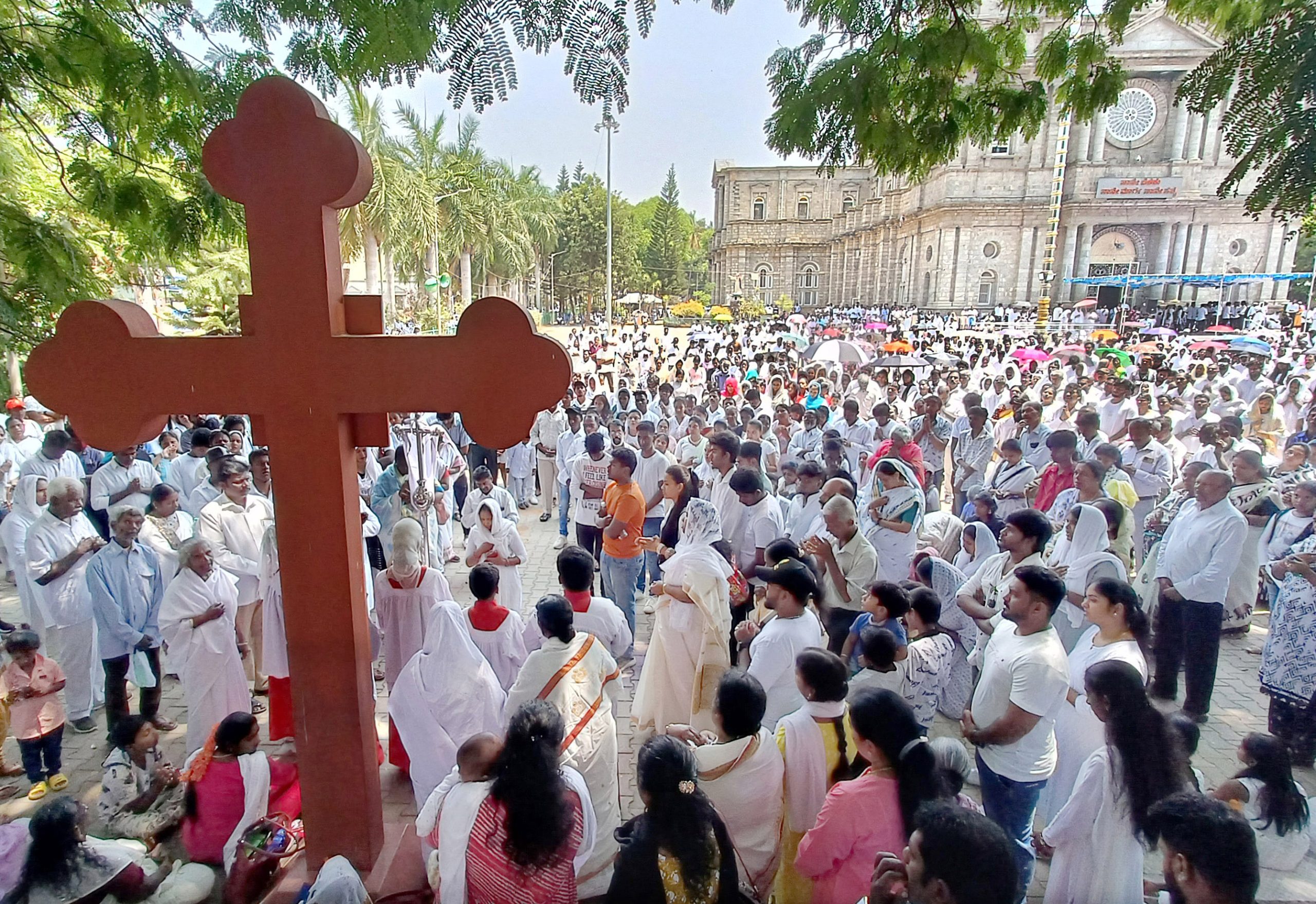 Solemn prayers and religious services mark observation of Good Friday across India 