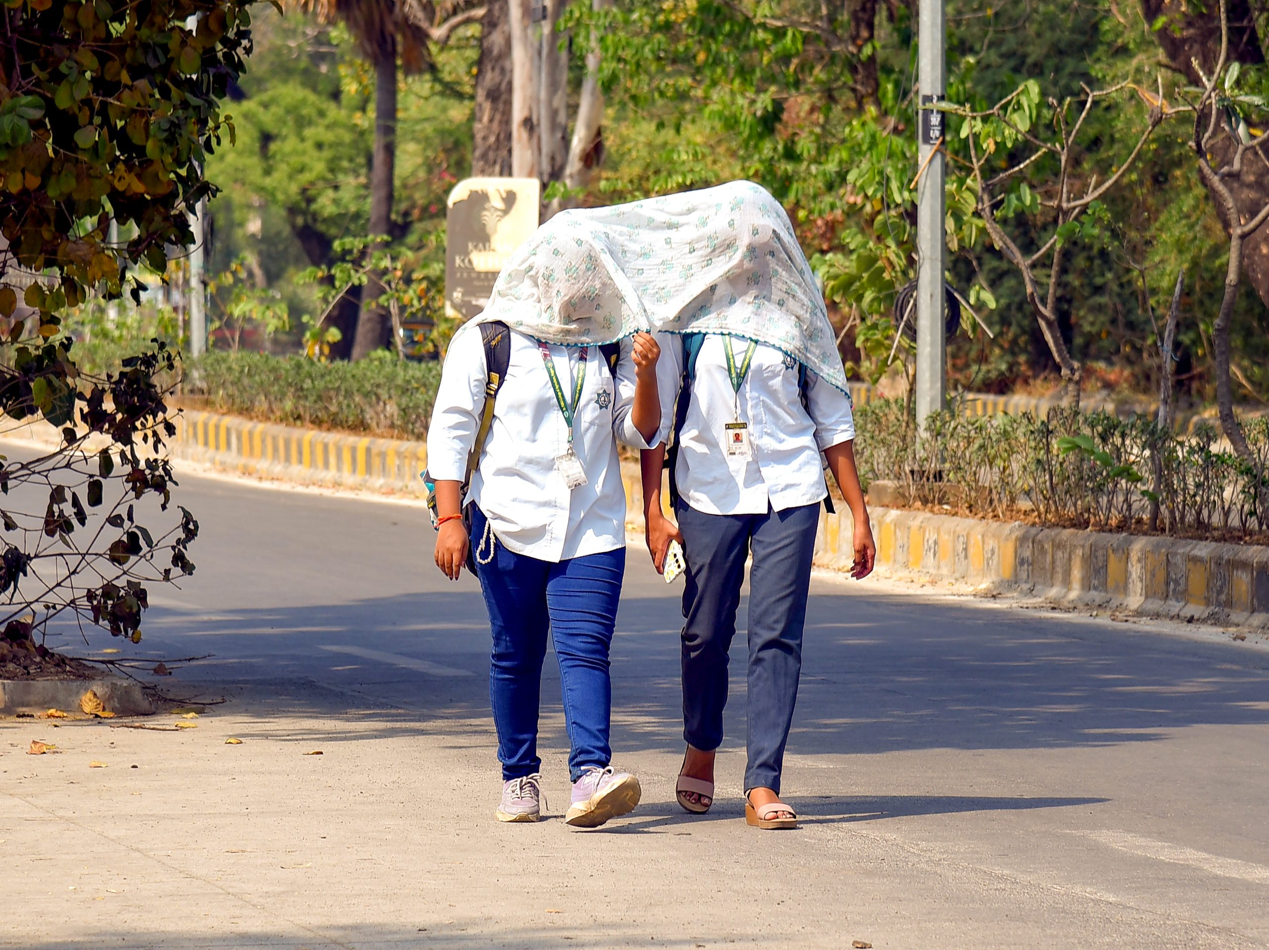 केरलम में येलो अलर्ट, भीषण गर्मी-उमस के बीच तापमान 37°C तक पहुंचने की आशंका