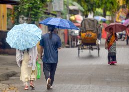 Severe heat wave conditions to continue over Central and NE India during next two to three days