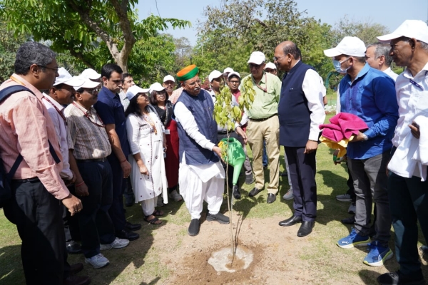 केन्‍द्रीय मंत्री अर्जुन राम मेघवाल ने स्वच्छता अभियान में भाग लिया