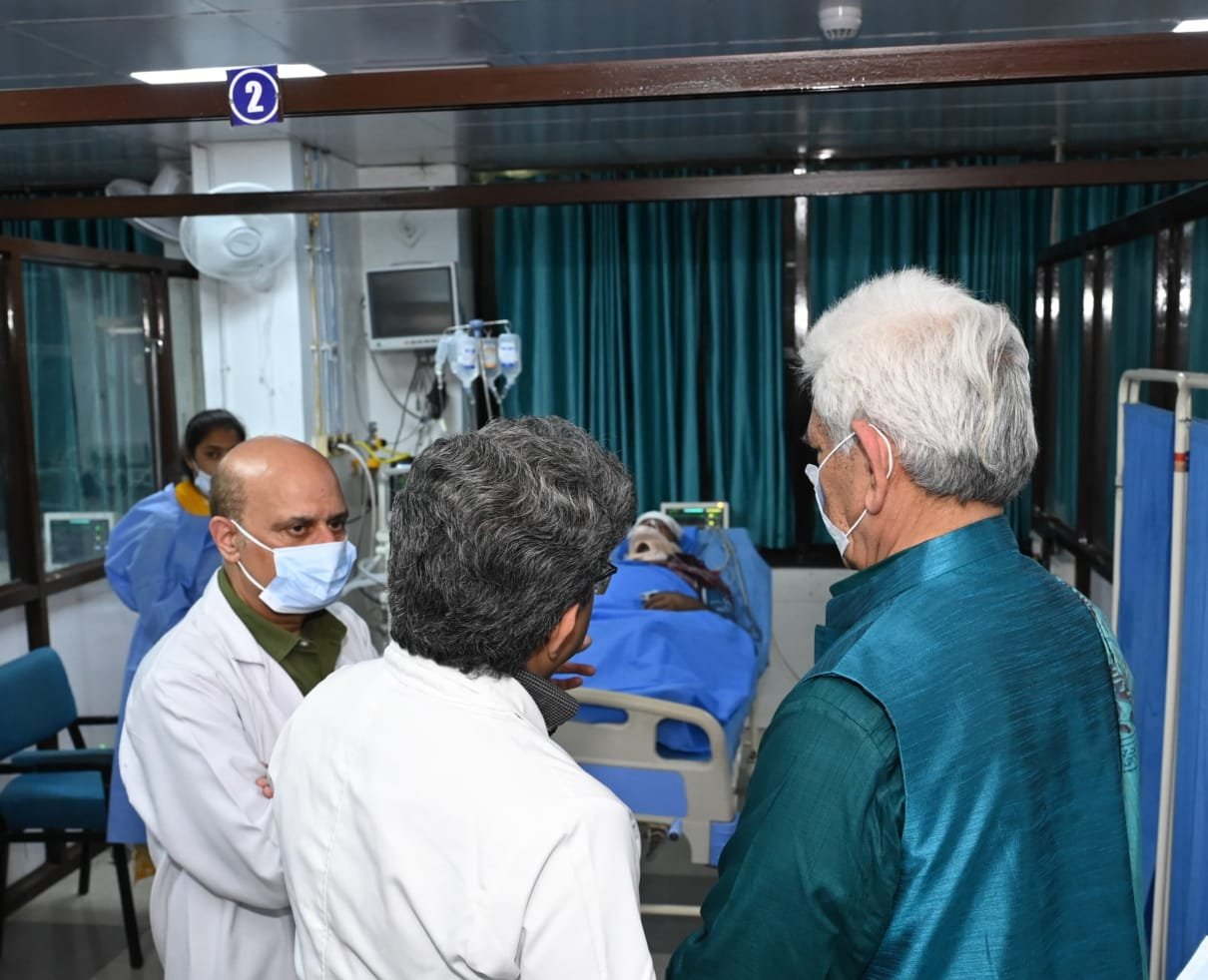 उपराज्यपाल मनोज सिन्हा ने ऊधमपुर सड़क दुर्घटना के पीड़ितों के स्वास्थ्य की ली जानकारी