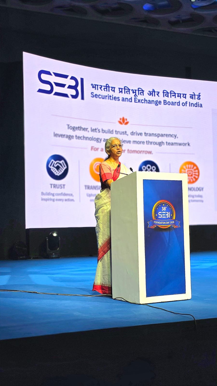 वित्त मंत्री निर्मला सीतारामण ने KYC प्रक्रिया को आसान बनाने के लिए मिलकर काम करने का आह्वान किया