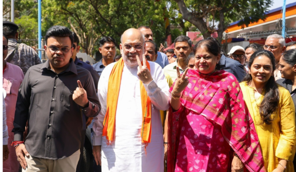 गुजरात में स्थानीय निकाय चुनावों के लिए मतदान जारी, गृह मंत्री अमित शाह ने डाला वोट