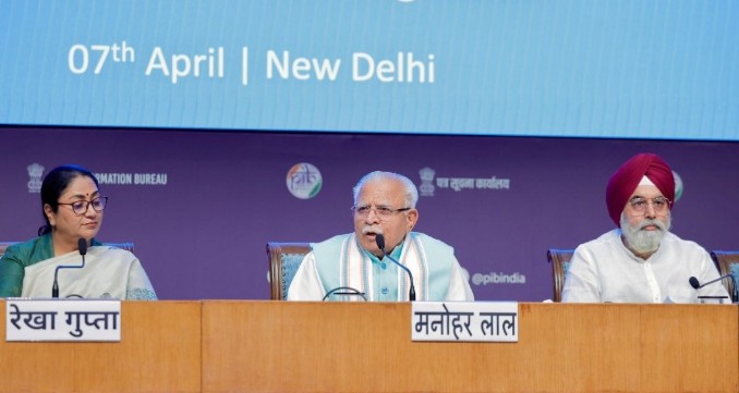 केंद्रीय मंत्री मनोहर लाल ने एनसीआर में सस्ते आवास पर नई दिल्ली में प्रेस कॉन्फ्रेंस की, सीएम रेखा गुप्ता मौजूद
