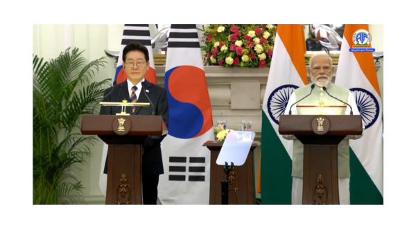 नई दिल्‍ली: प्रधानमंत्री नरेन्‍द्र मोदी ने दक्षिण कोरिया के राष्‍ट्रपति ली जे म्‍यूंग के साथ वार्ता की
