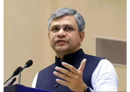 Railways Minister reviews preparedness ahead of Cyclone Arnab’s expected landfall Railways Minister reviews preparedness ahead of Cyclone Arnab’s expected landfall
