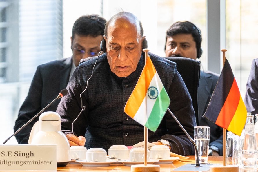 रक्षा मंत्री राजनाथ सिंह ने भारत और जर्मनी के रक्षा उद्योगों के बीच सहयोग बढ़ाने का आह्वान किया
