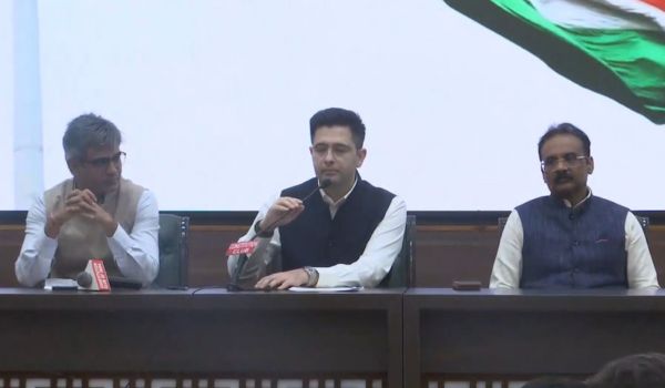 आम आदमी पार्टी के तीन सांसदों राघव चड्डा, संदीप पाठक और अशोक मित्तल ने पार्टी छोड़ने की घोषणा की