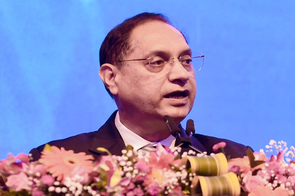 SEBI Chairman Says Technology is Reshaping Trading, Distribution and Advice