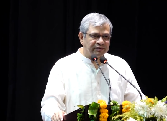 বাণিজ্য ও শিল্পমন্ত্রী পীযূষ গোয়েল বলেছেন, বিশ্বব্যাপী অস্থিরতার মধ্যেও ভারত তার শক্তিশালী অর্থনৈতিক সমৃদ্ধি বজায় রেখেছে। 