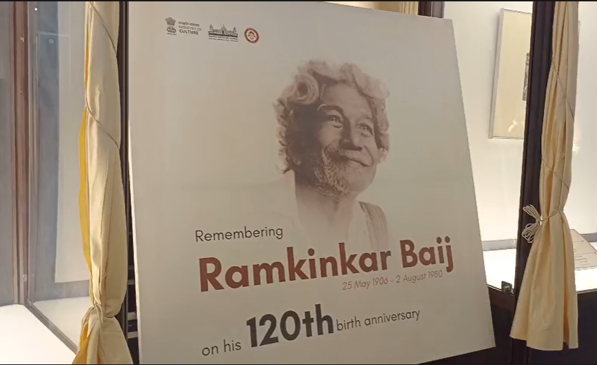 ভারতীয় আধুনিক ভাস্কর্যের অন্যতম পথিকৃৎ রামকিঙ্কর বেইজ-এর ১২০ তম জন্মবার্ষিকী উপলক্ষে ভিক্টোরিয়া মেমোরিয়াল হলে স্কুল পড়ুয়াদের নিয়ে একটি বিশেষ অনুষ্ঠানের আয়োজন করা হয়।
