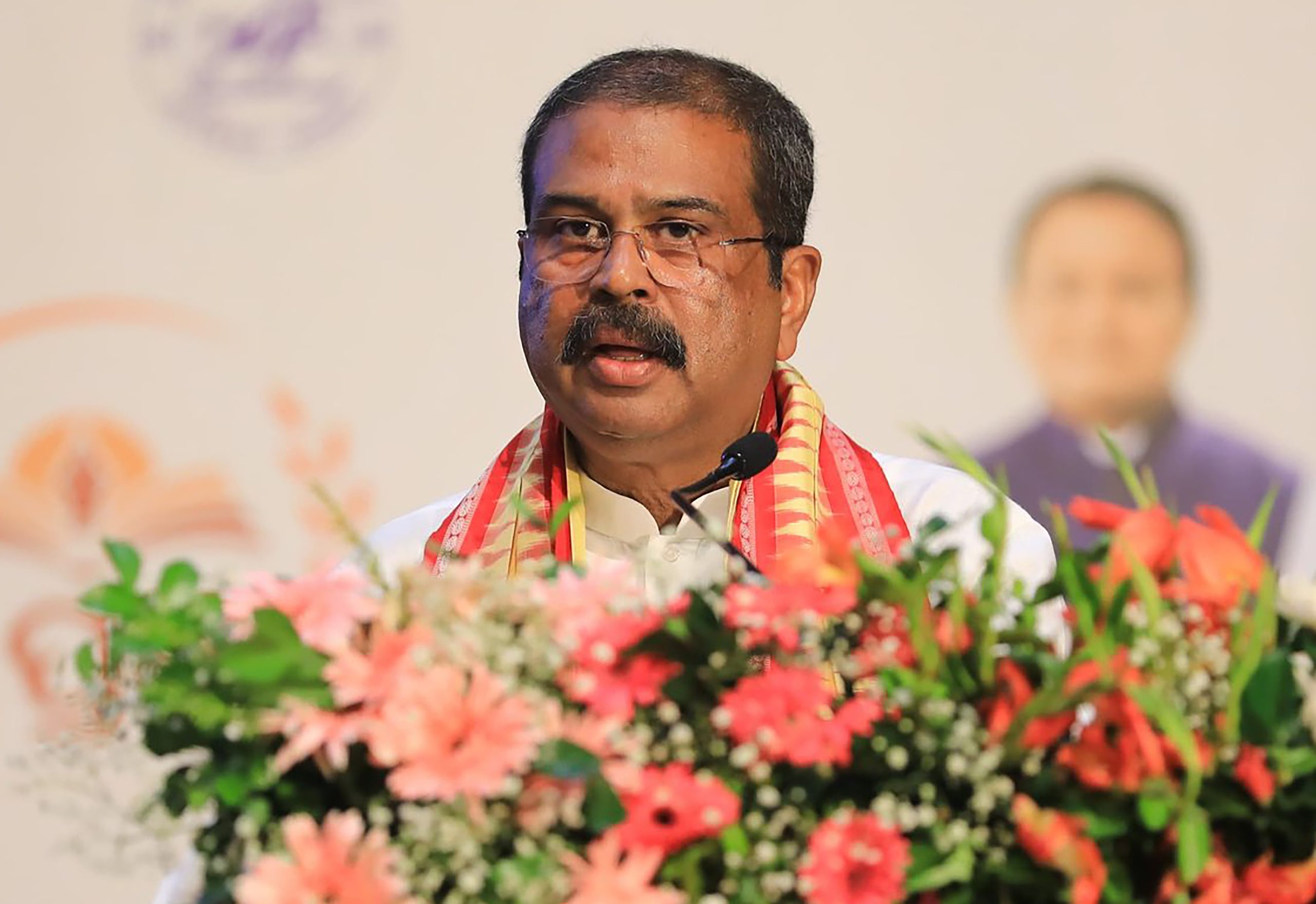 मुख्‍यमंत्री पद से इस्‍तीफा न देने के टीएमसी प्रमुख ममता बनर्जी के बयान की शिक्षा मंत्री धर्मेन्‍द्र प्रधान ने आलोचना की