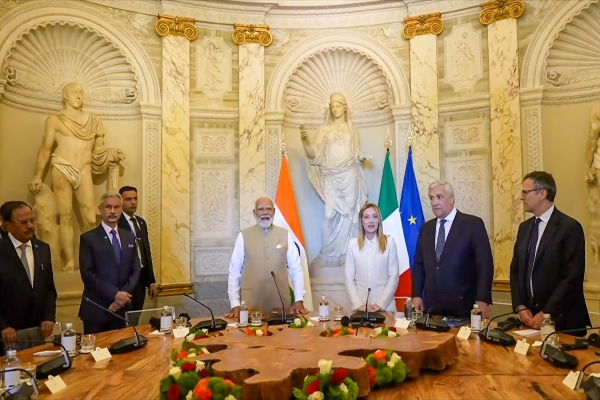 प्रधानमंत्री नरेन्‍द्र मोदी ने इटली की पीएम जॉर्जिया मेलोनी के साथ की प्रतिनिधिमंडल-स्तर की वार्ता