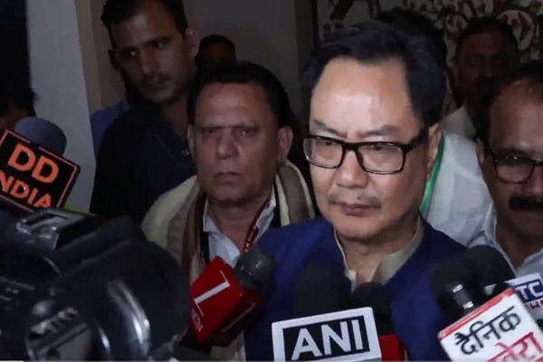 কেন্দ্রীয় সংখ্যালঘু বিষয়কমন্ত্রী কিরেন রিজিজু, সংখ্যালঘু সম্প্রদায়ের বিভিন্ন বিষয় ও অভাব অভিযোগ দ্রুত সমাধান করতে রাজ্যগুলির সংখ্যালঘু কমিশনকে সদর্থক ভূমিকা পালনের নির্দেশ দিয়েছেন।