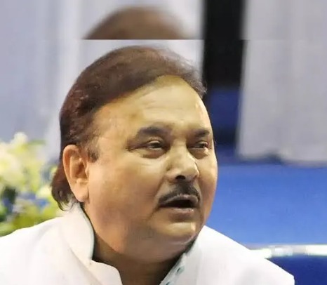 কেন্দ্রীয় সংস্থার মালিকানাধীন জমিতে বাড়ি তৈরির অভিযোগে তৃণমূল কংগ্রেস বিধায়ক মদন মিত্রের কামারহাটির বাড়িতে আজ তল্লাশি চালায় পুলিশ।