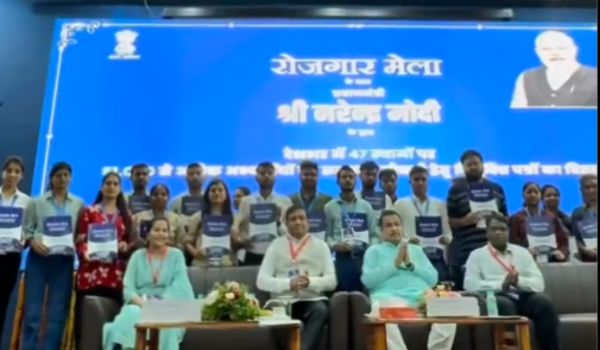Road Transport & Highways Minister Nitin Gadkari distributes appointment letters at 19th Rozgar Mela in Nagpur