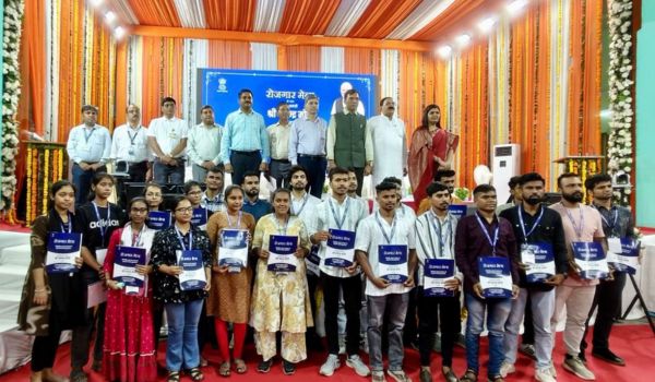 242 recruits receive appointment letters at Rozgar Mela in Gujarat