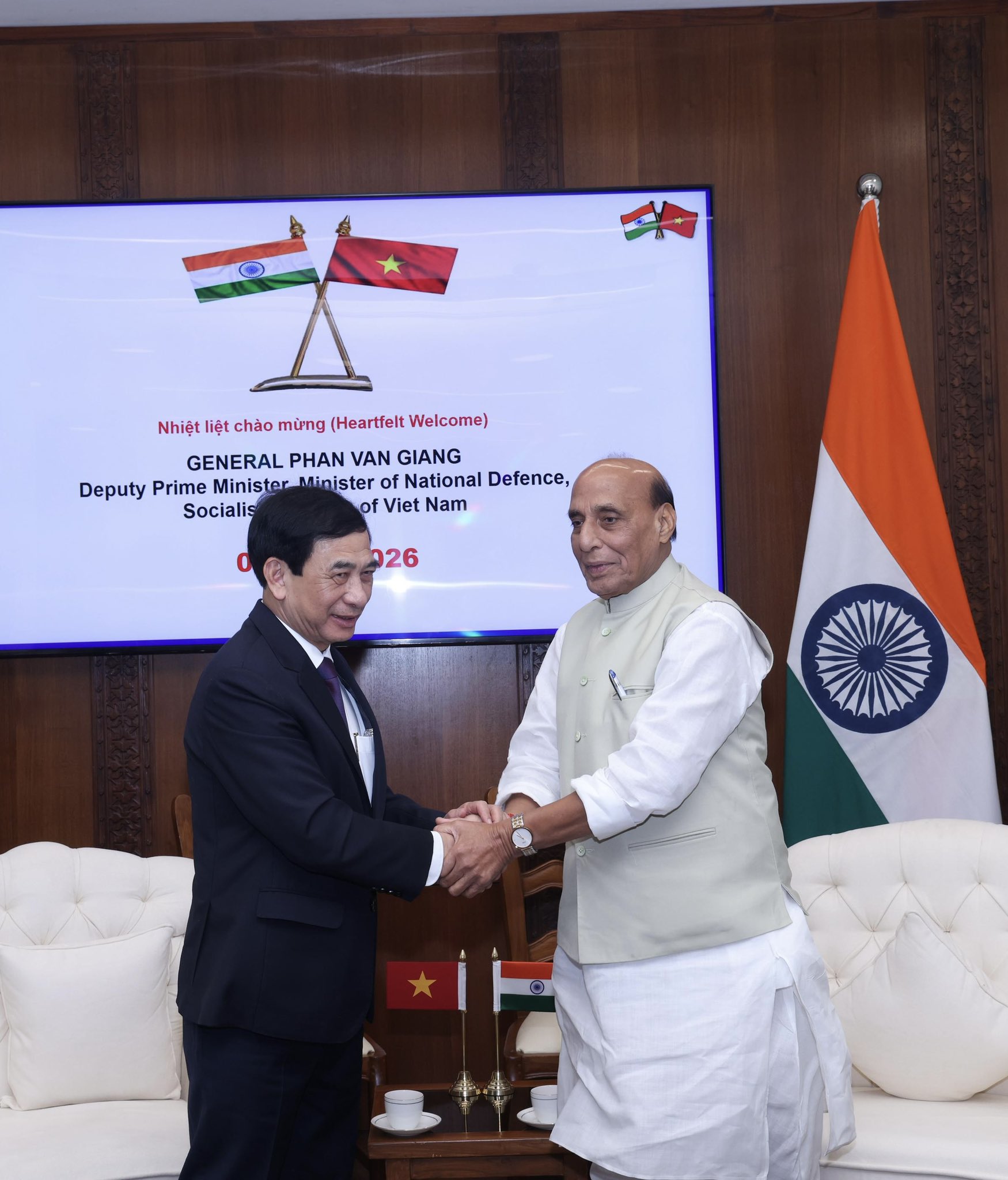 रक्षा मंत्री राजनाथ सिंह ने वियतनाम के उप प्रधानमंत्री और रक्षा मंत्री से की मुलाकात