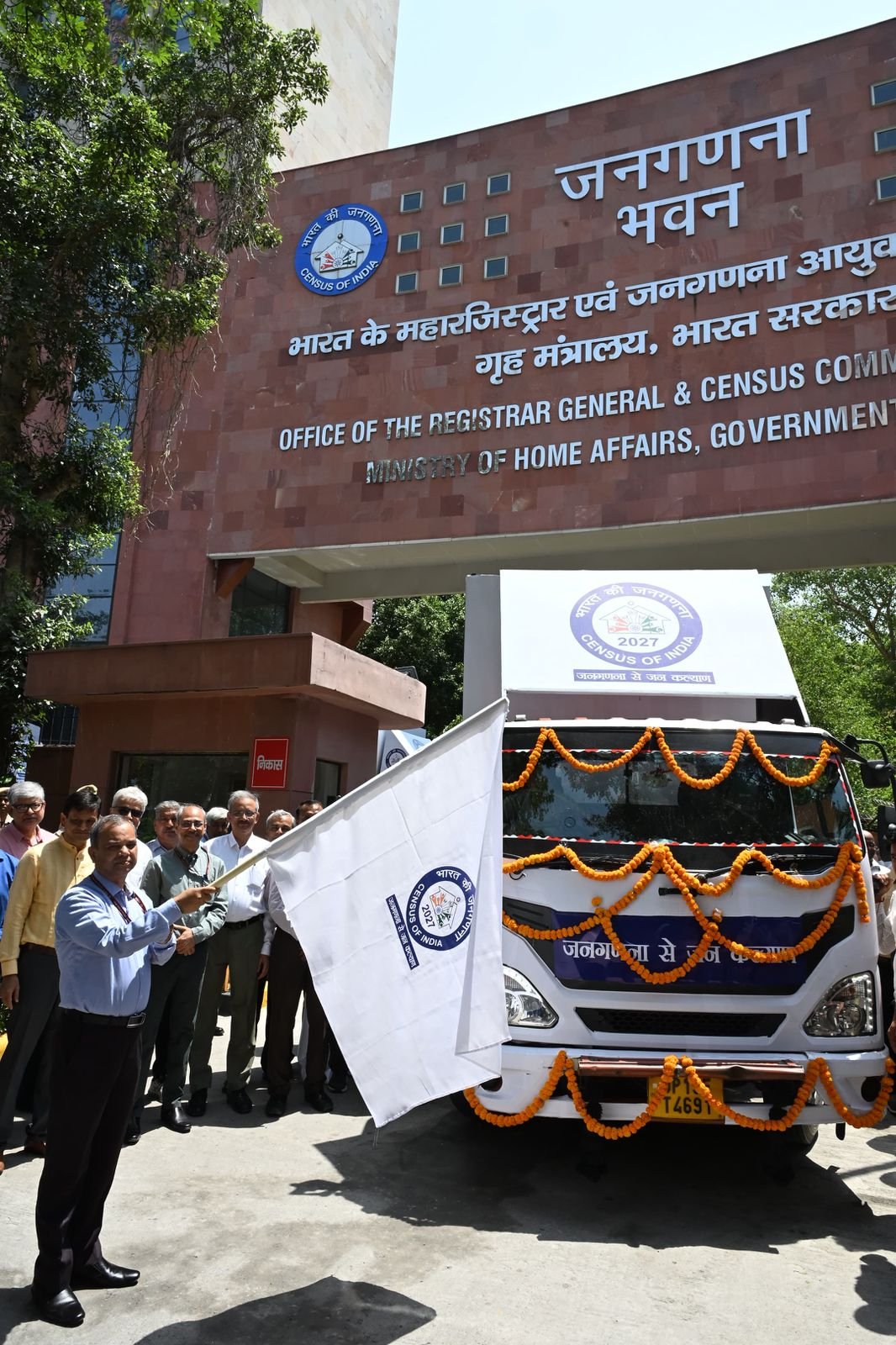 दिल्ली: जनगणना जागरूकता के लिए छह एलईडी मोबाइल वैन रवाना