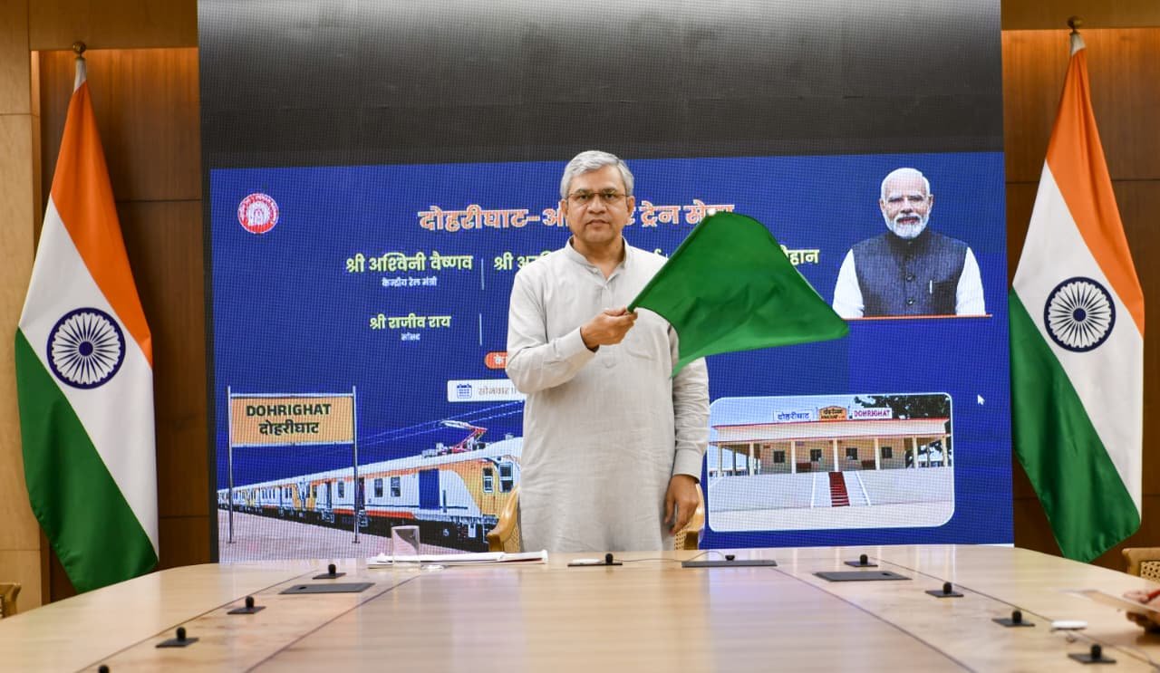 Union Railways Minister Ashwini Vaishnaw virtually flags off Dohrighat – Aunrihar Passenger Train