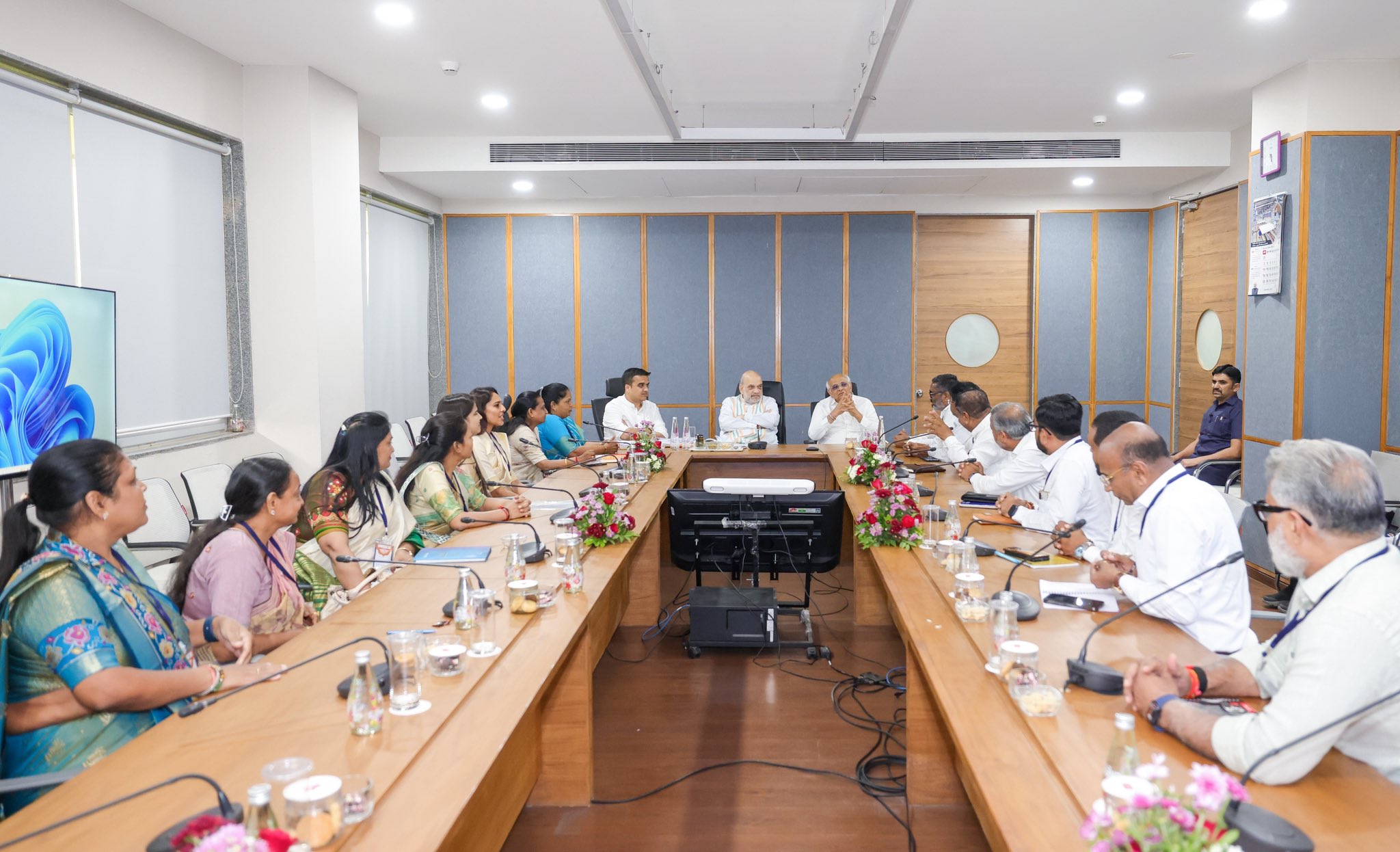 गुजरात: गृह मंत्री अमित शाह ने नागरिक सुविधाओं और आधारभूत ढांचा परियोजनाओं की समीक्षा की