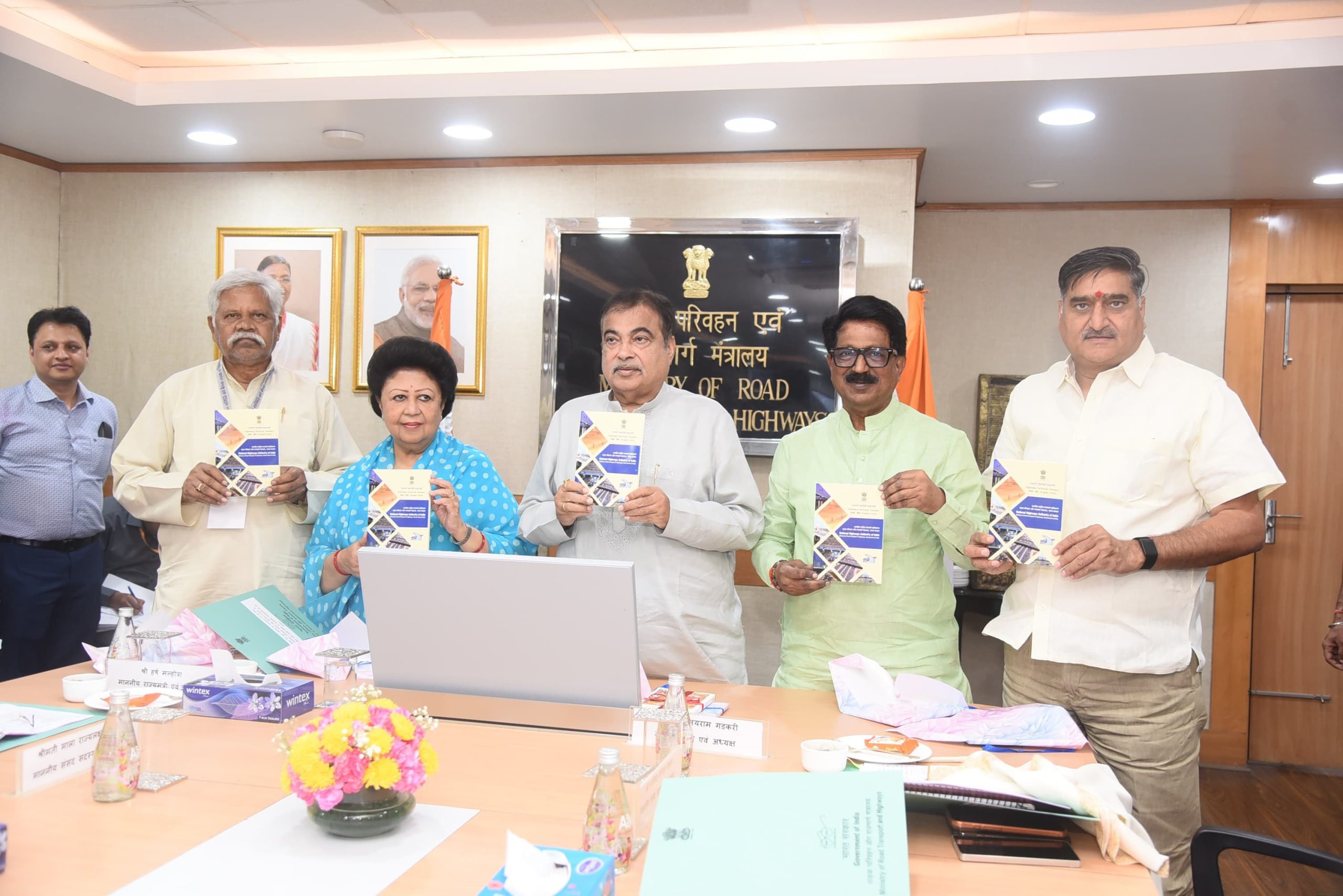 नई दिल्ली: हिंदी सलाहकार समिति की बैठक, केंद्रीय मंत्री नितिन गडकरी ने की अध्यक्षता
