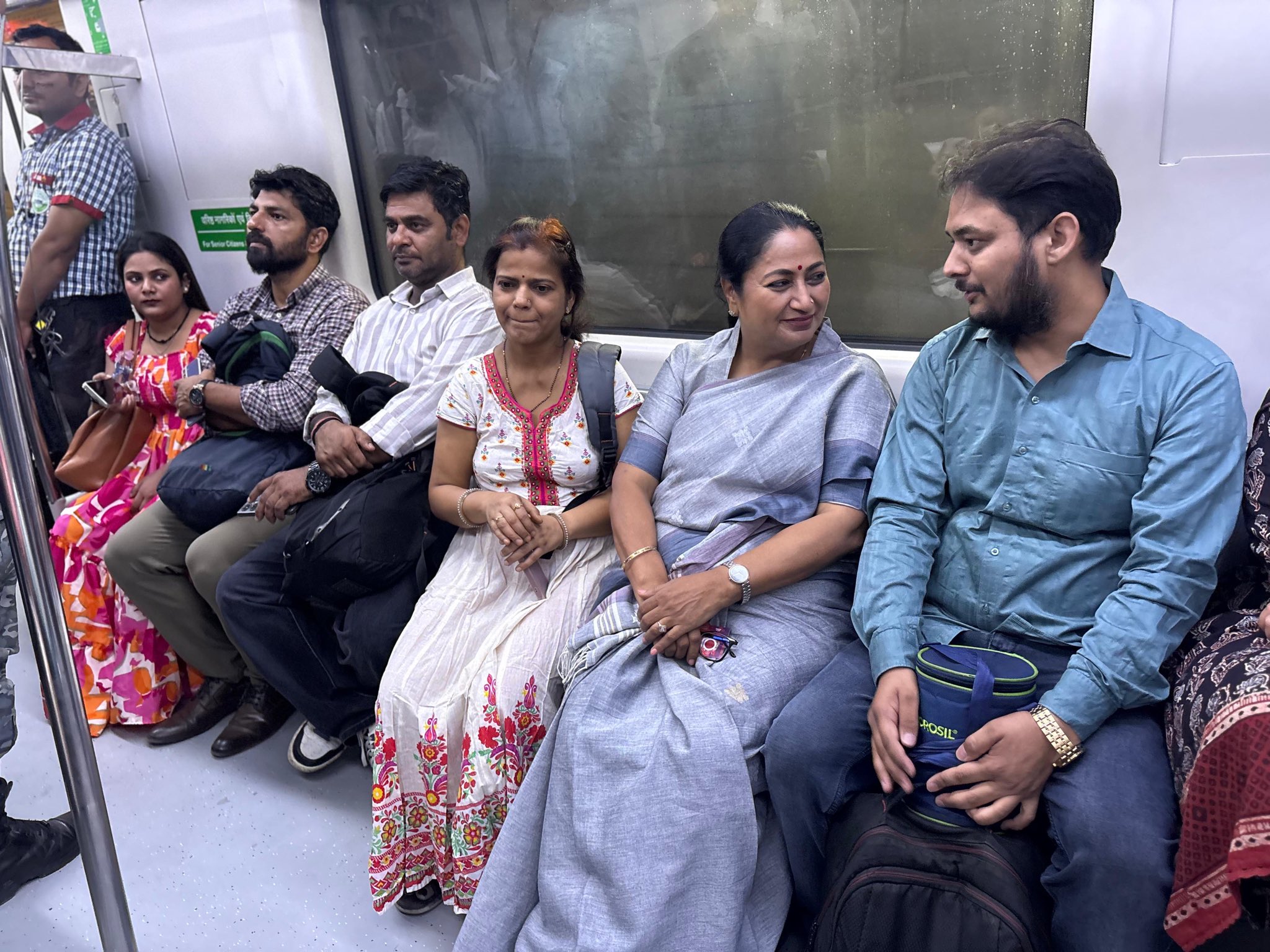 सीएम रेखा गुप्ता ने दिल्ली सरकार की मेट्रो मंडे पहल के तहत अपने आवास से दिल्ली सचिवालय तक मेट्रो और डीटीसी बस से यात्रा की