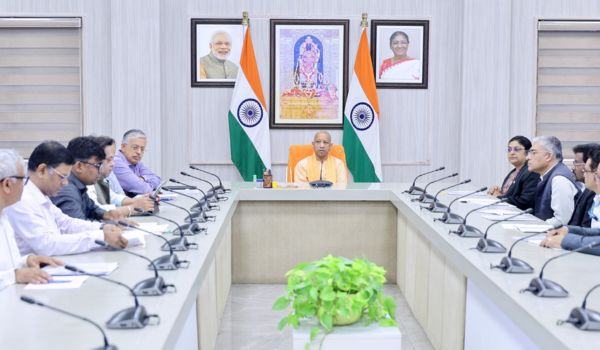 उत्तर प्रदेश सरकार ने निवर्तमान ग्राम प्रधानों को ग्राम पंचायतों का प्रशासक नियुक्त किया