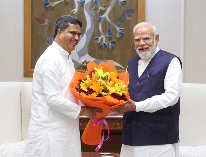 त्रिपुरा के मुख्यमंत्री माणिक साहा ने प्रधानमंत्री मोदी से मुलाकात कर राष्ट्र के प्रति सेवा के बारह वर्ष पूरे करने पर उन्हें बधाई दी