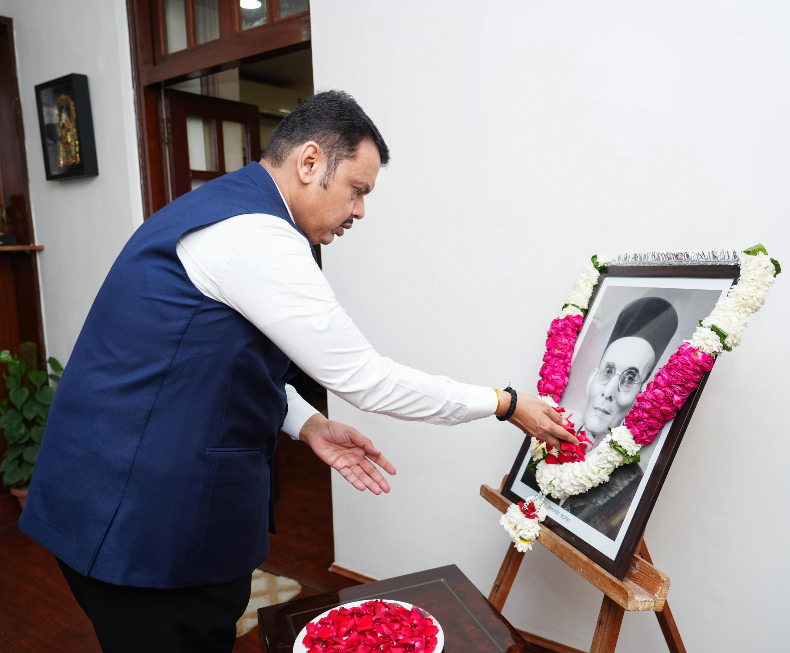 स्वातंत्र्यवीर विनायक दामोदर सावरकर की 143वीं जयंती के अवसर पर महाराष्ट्र में श्रद्धांजलि कार्यक्रम आयोजित किए गए