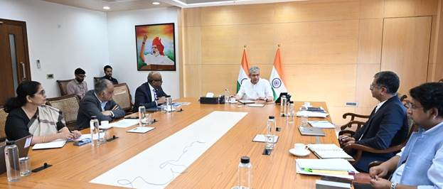 Govt collaborates with industry for overhaul of AI curriculum to meet emerging technological trends