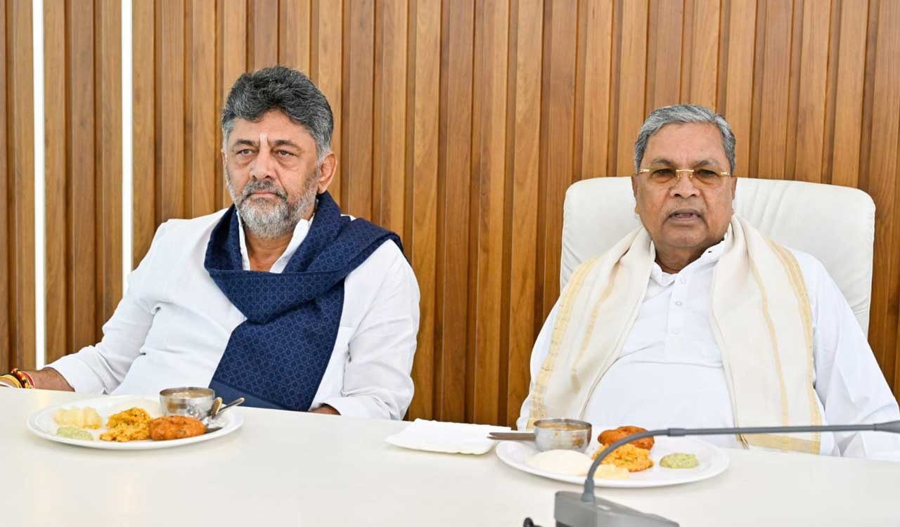 Karnataka CM Siddaramaiah holds breakfast meeting with Cabinet colleagues amid resignation speculation
