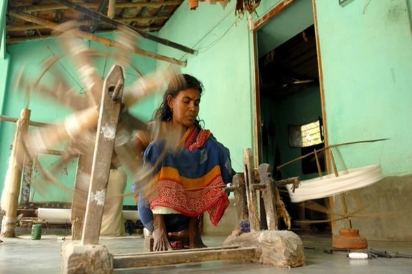 Khadi achieves record sale of 1.87 thousand cr rupees in FY 2025-26