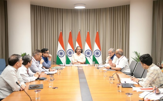 কেন্দ্রীয় শিক্ষামন্ত্রী ধর্মেন্দ্র প্রধান আজ নতুন দিল্লিতে পুনরায় NEET (UG) পরীক্ষার প্রস্তুতি পর্যালোচনা করতে একটি উচ্চ-পর্যায়ের বৈঠক করেন।