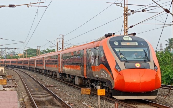 Regular Vande Bharat service commences between Jammu & Kashmir Valley, enhancing regional connectivity