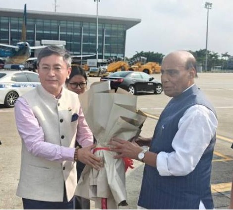 रक्षा मंत्री राजनाथ सिंह वियतनाम की राजधानी हनोई पहुंचे