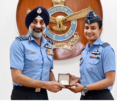 स्क्वाड्रन लीडर सान्या बनीं ‘कैट-ए क्वालिफाइड फ्लाइंग इंस्ट्रक्टर’ बनने वाली पहली महिला अधिकारी