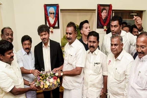Tamil Nadu: Palanisamy-led AIADMK faction appeals  Speaker to disqualify  Velumani-led party faction