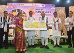 Union Minister Manohar Lal distributes PM SVANidhi loan cheques, QR-coded credit cards in Tripura