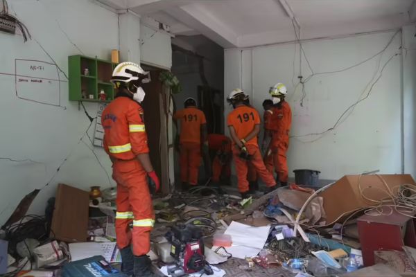 Myanmar: Over 45 people killed in a blast at a building storing explosives in Namhkam town 